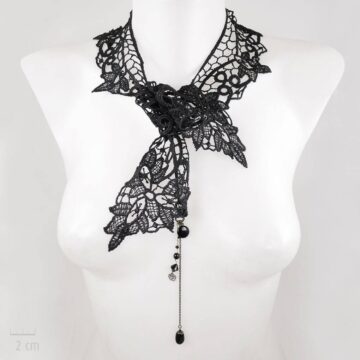Bijou vêtement: Col Claudette femme, plus sensuel et adulte que le col Claudine. Accessoire féminin en dentelle noire, modulable. Création Zor Paris 3