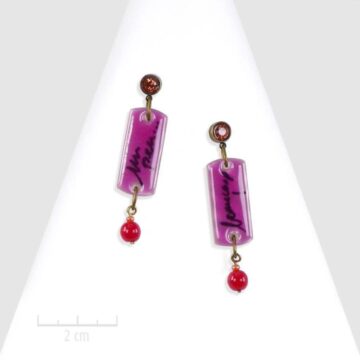 Boucle d'oreille Bohème percée pendante, à message. Bijou fuchsia nacre. fantaisie Zor