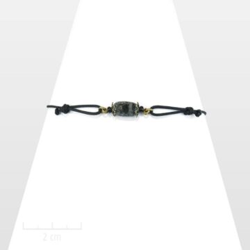 Bracelet enfant vintage noir gris blanc. Bijou perle précieuse, pierre fine sur lanière réglable. Symbolique de lithothérapie. Création Zor