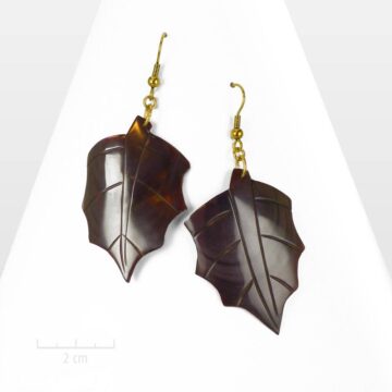 Grande feuille, boucle d’oreille percée et pendante, Zor design. Bijou végétal, nacre fine naturelle au symbole féminin et astral. Collection ethnique fantaisie