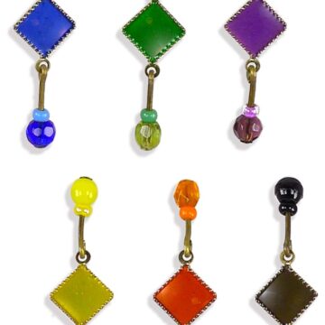 Bijou ENFANT losange, bracelet gourmette chaîne fine argent. Symbole de l’Arlequin rouge, orange, jaune, vert, noir, bleu, violet. Création Zor