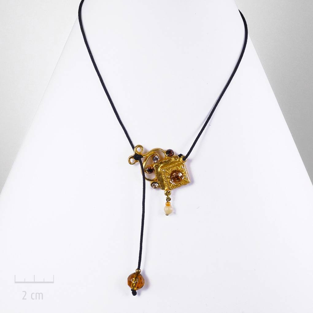Accessoire, bijou de tête, élastique cheveux ou collier pendentif. Sensualité orientale, doré à l’or fin, perle, pour femme ou enfant. Sébicotane, Zor