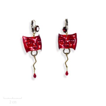 Bijou masque loup, boucle d'oreille percée en dormeuse et cristal. Emaillé de couleur rouge. Création Zor. Saga romanesque fantastique. Fiction jeunesse