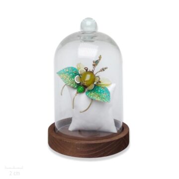 Broche pendentif haut de gamme et unique, insecte de cabinet de curiosité. Objet d'art, phasme menthe et pierre jaune. Création Zor Bijou Paris 1
