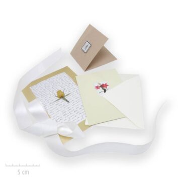 Les créations Zor bijoux emballent vos cadeaux et propose des cartes romantiques: message manuscrit personnalisé. Atelier Paris