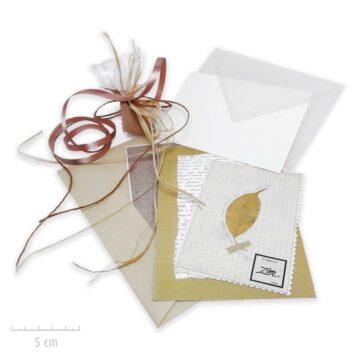 Les créations Zor bijoux emballent vos cadeaux et propose des options: message manuscrit personnalisé, carte, enveloppe nature. Atelier Paris