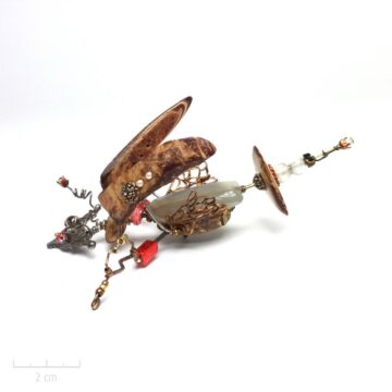 Grand insecte phasme sous cloche. Bijou unique. Broche précieuse en pierre fine quartz vert d'eau. Insecte fantaisie, Art & création haut de gamme Zor Paris 4