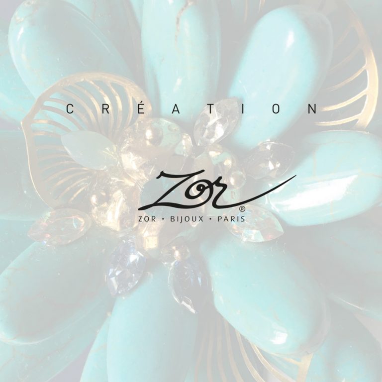 Collier animal totem, Paon Exotique. Challenge création unique d'un collier. Sautoir à fleur exotique et symbolique en turquoise et pierre fine naturelle, jaune et turquoise. Bijou Zor Paris