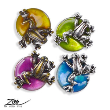 Boucle d'oreille Ludique, grenouille kawaii. Nacre, couleur fuchsia, vert, turquoise, orange en bronze argent vintage. Zor Paris
