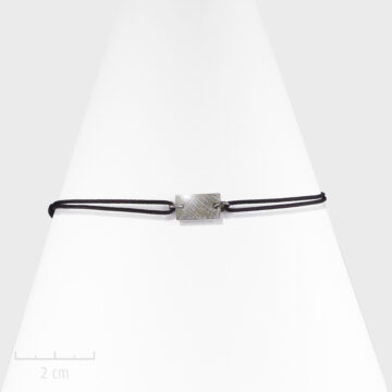 Bracelet Bohème femme, plaque argent et style army. Bijou contemporain, cordon noir à nœud coulissant. Fantaisie création Zor Paris