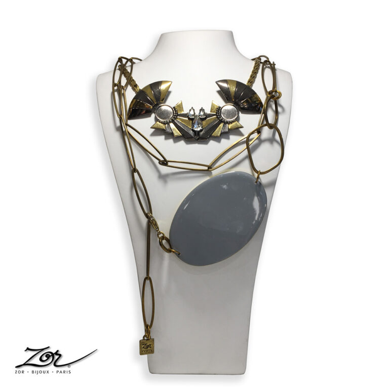 Boutique et atelier: fabrication de bijoux de style moderne, vintage Art Déco, Memphis, baroque. Collier et sautoir chaîne. Createur de haute fantaisie Zor à Paris