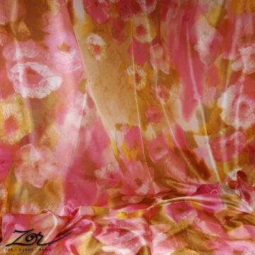 Grand foulard rectangle 100% soie. Étole, accessoire doux, peinture aquarelle, tableau de fleur rose, camel, Zor Paris 3
