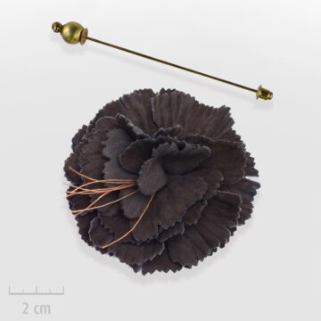 Broche Bohème de chapeau ou habit, modulable en pendentif. Grande fleur de cuir brun foncé. Bijou fabriqué en France, Zor Paris 3