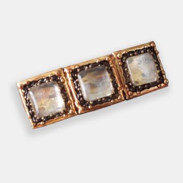 Grande Barrette à cheveux pour femme. Création de bijou de tête or et cristal sur cheveux gris. Le chic sénior. Zor Paris 4