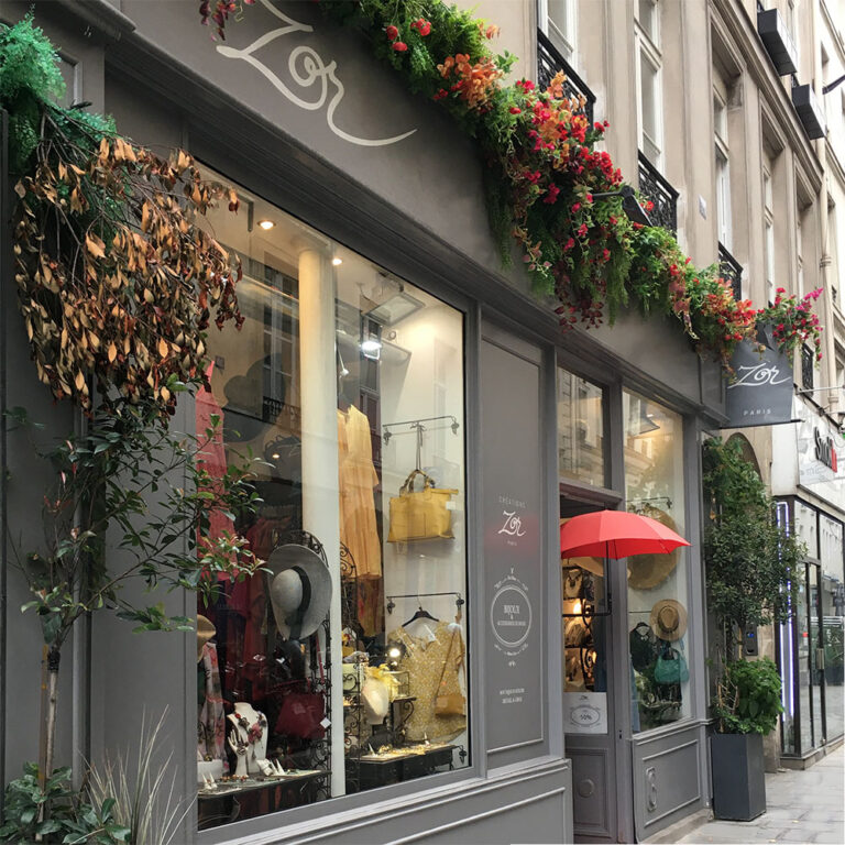 Magasin de créateur: boutique ZOR, célèbre concept store 28 35 rue d'Aboukir à Paris. Bijou offert, mode, accessoires