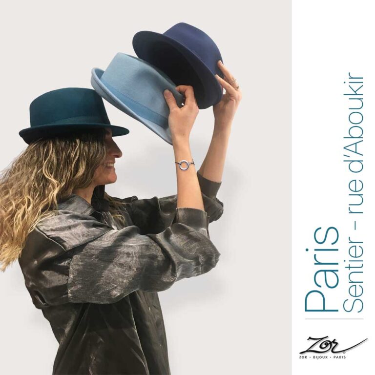 Soldes de presse & privée Métro Sentier, rue d'Aboukir. Grossistes en promo: bijoux, vêtement, chapeau. Zor Paris 2