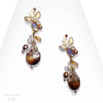 Boucle d'oreille romantique: grand clip oiseau or shabby chic, cristal, perle ambre. Bijou colombe, symbole de paix, Zor Paris 2