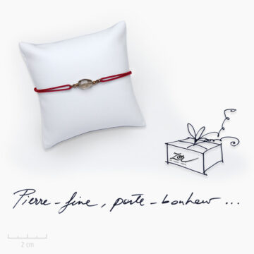 Bracelet Homme à cordon rouge avec pierre quartz fumé grise. Un bijou symbolique et porte-bonheur précieux Zor Paris.