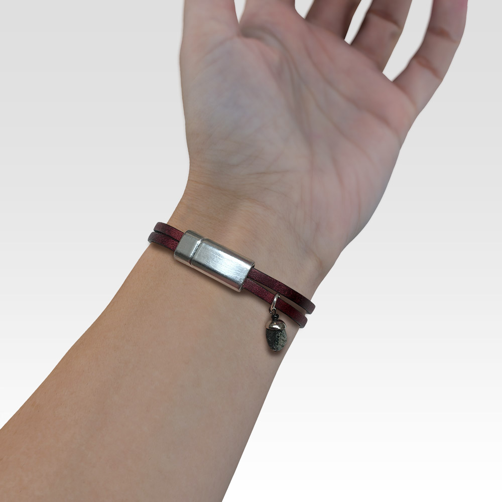 Bracelet Homme, cuir européen. Tannage marbré vintage, bicolore rouge bordeaux, noir à fermoir magnétique. Zor Paris 4
