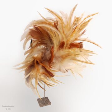 Accessoire de cheveux: Bibi Peigne Pince ou broche. Bijou de tête en plumes. Coiffe de couleur beige, camel, marron. Zor Paris 11