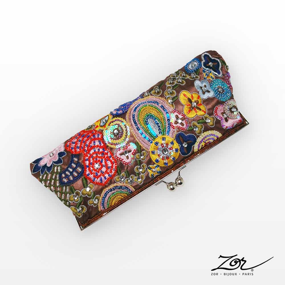 Sac accessoire clutch minaudière Henriette. Baguette trapèze multicolore brodé de cristal. Zor Paris 2